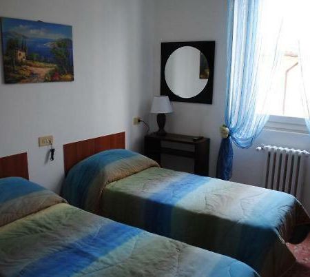 Hotel La Torretta Фолиньо Экстерьер фото
