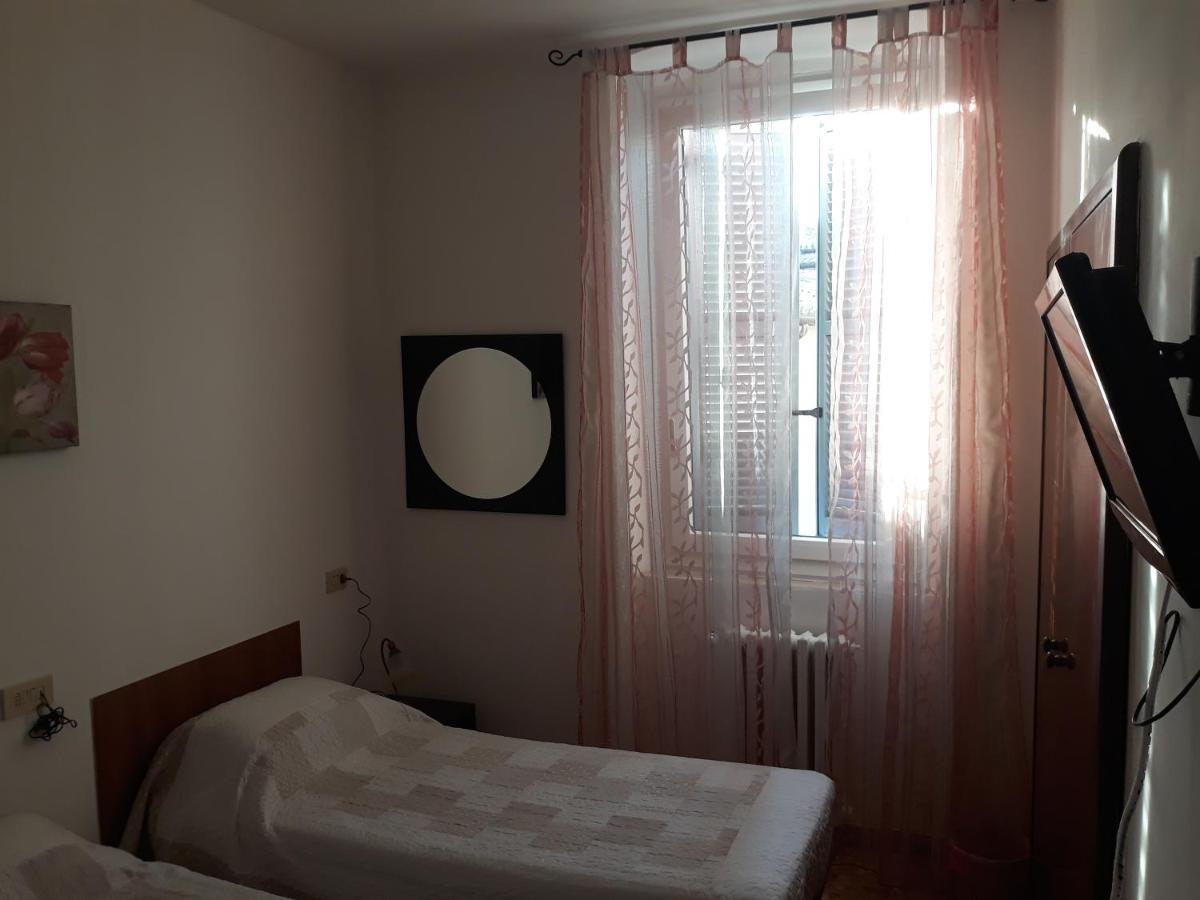 Hotel La Torretta Фолиньо Экстерьер фото